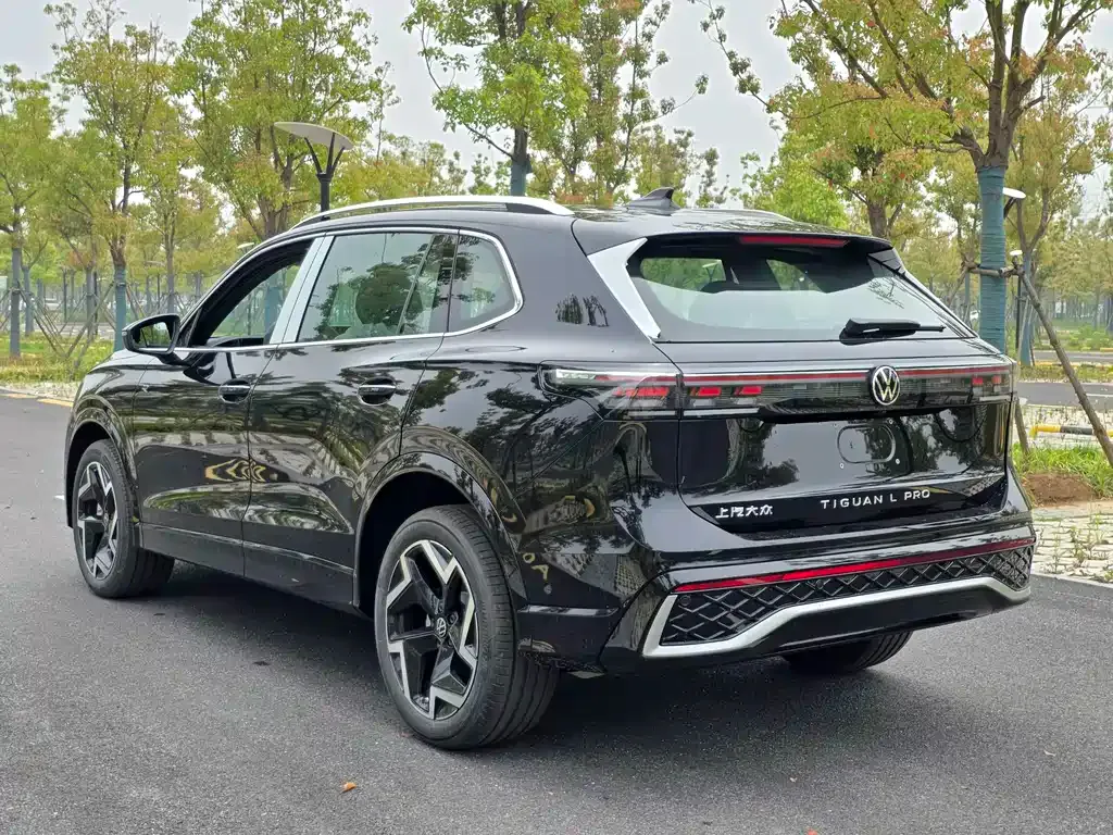 Volkswagen Tiguan L — фото 3