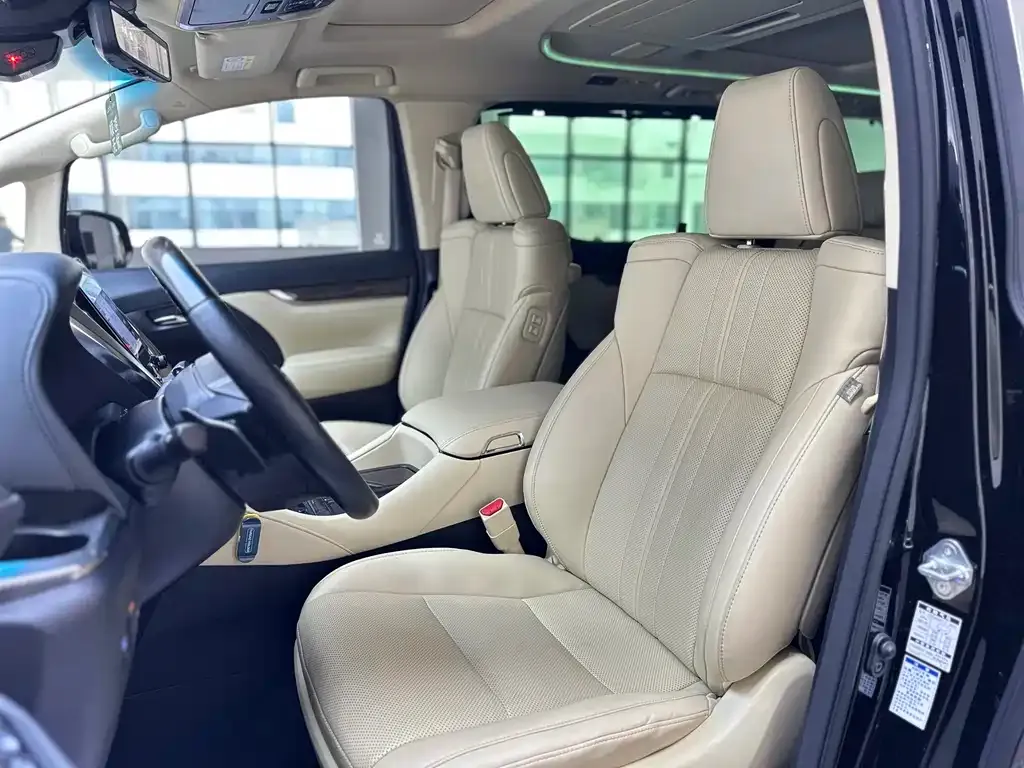 Toyota Alphard — фото 9