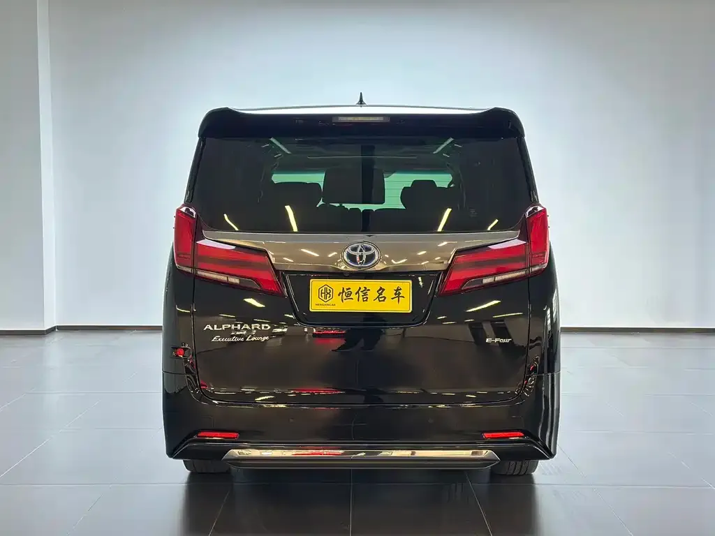 Toyota Alphard — фото 8