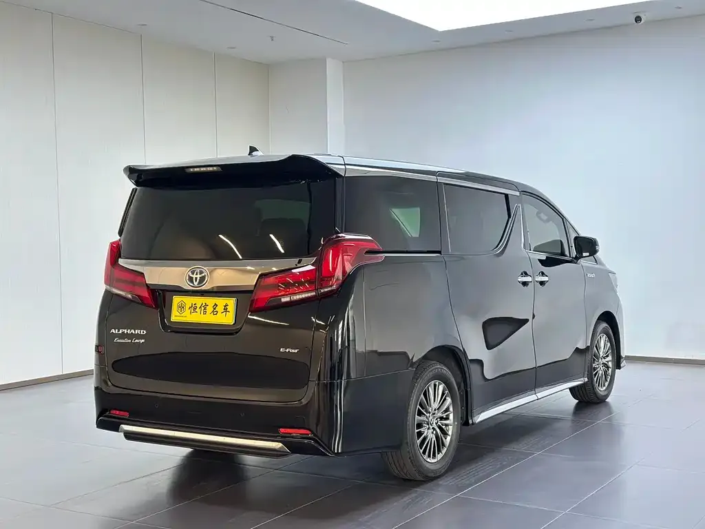 Toyota Alphard — фото 10