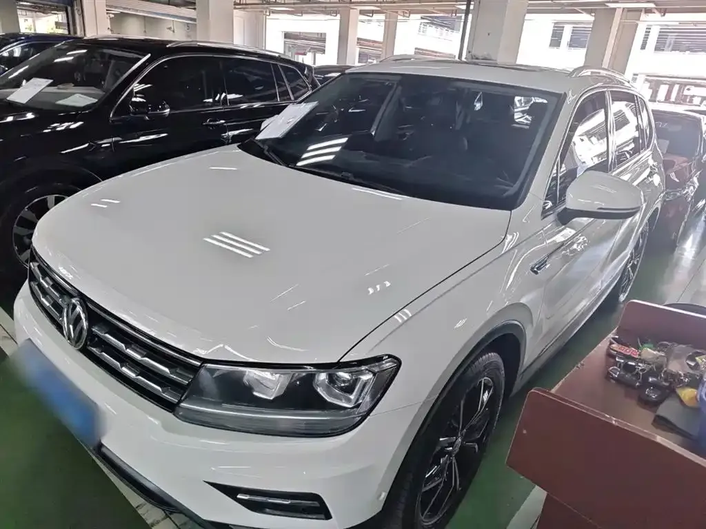 Volkswagen Tiguan L — фото 9