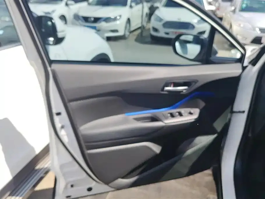 Toyota C-HR — фото 2