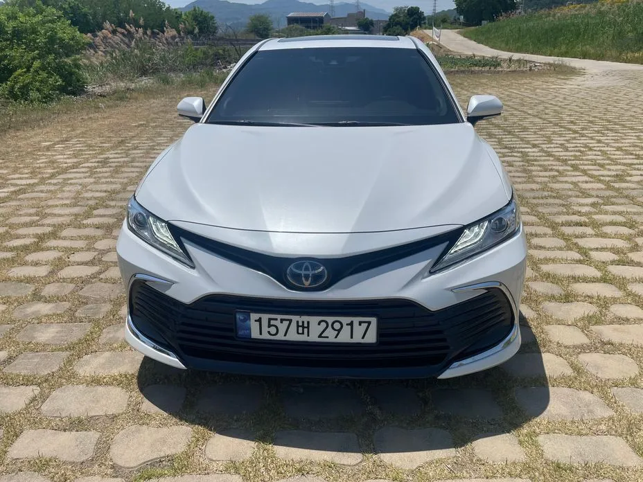 Toyota Camry — фото 1