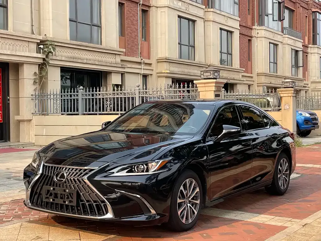 Lexus ES — фото 1