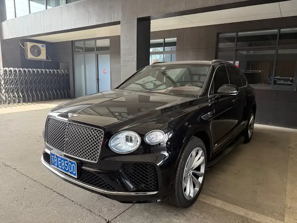 Bentley Bentayga — фото 1