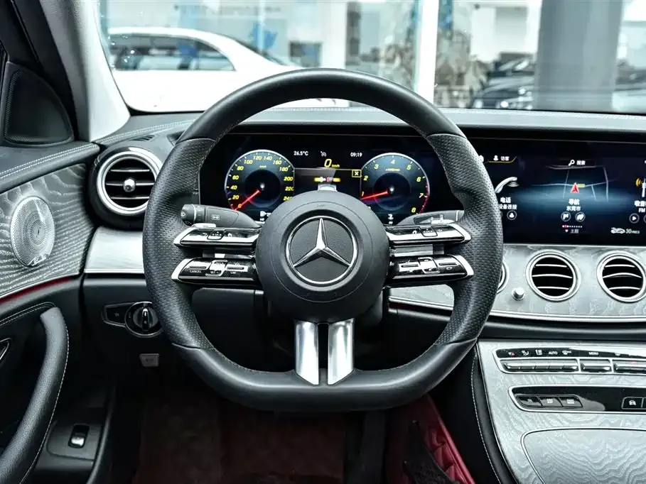 Mercedes-Benz E-Class — фото 9