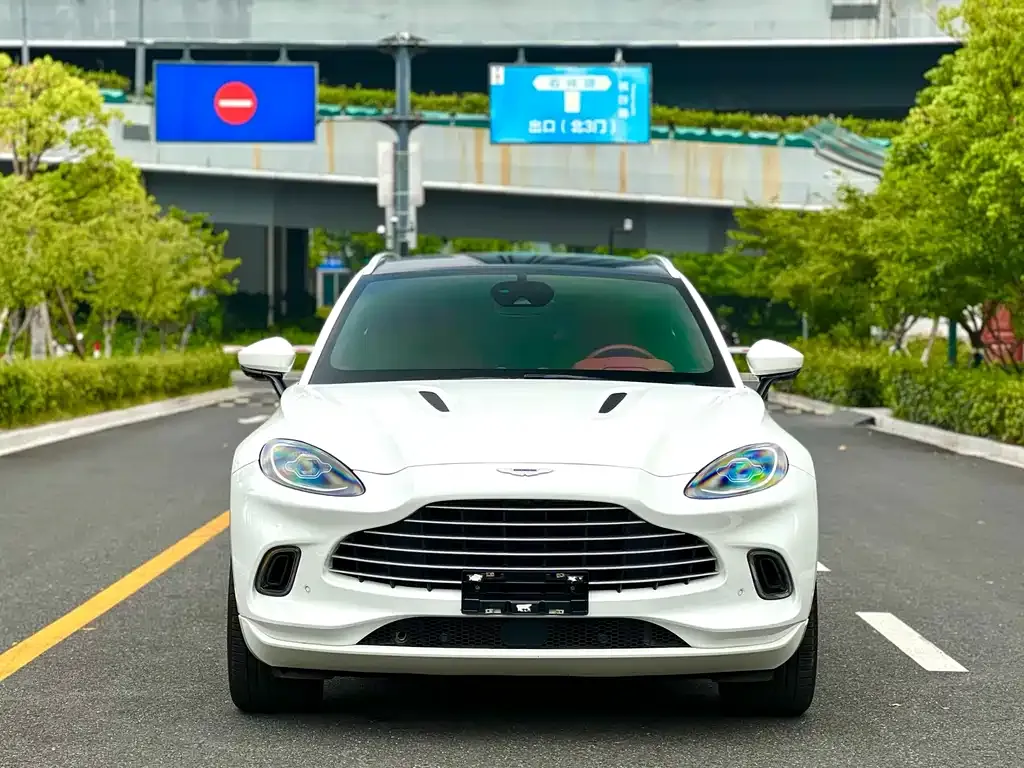 Aston Martin DBX — фото 3