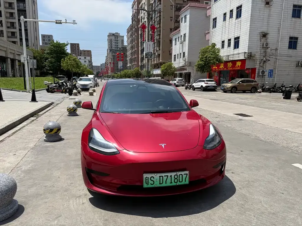 Tesla Model 3 — фото 1