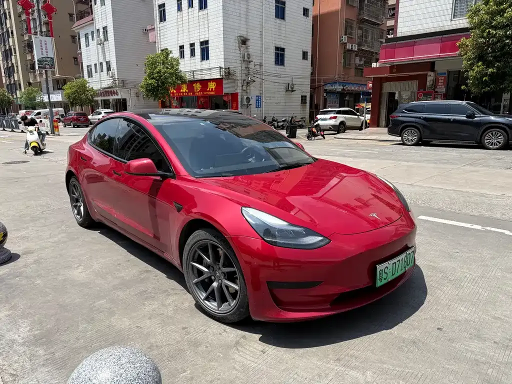 Tesla Model 3 — фото 3