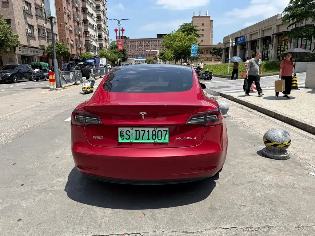 Tesla Model 3 — фото 4