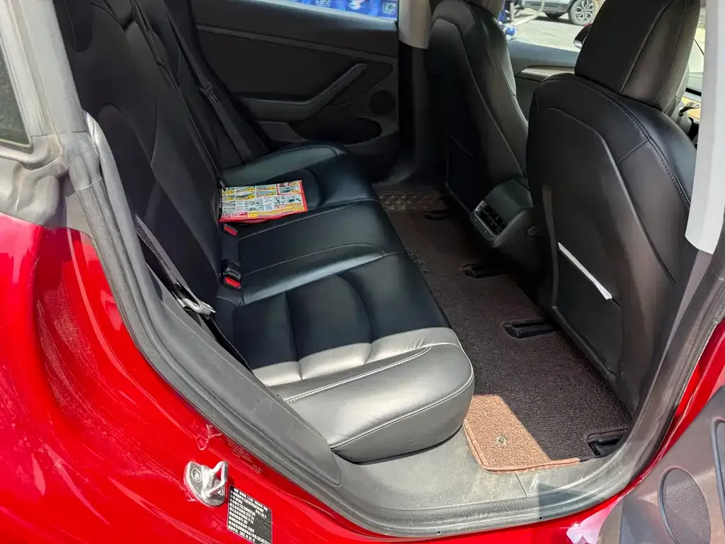 Tesla Model 3 — фото 2