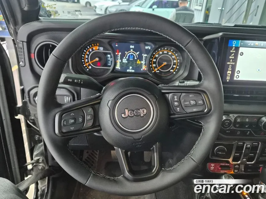 Jeep Wrangler — фото 10
