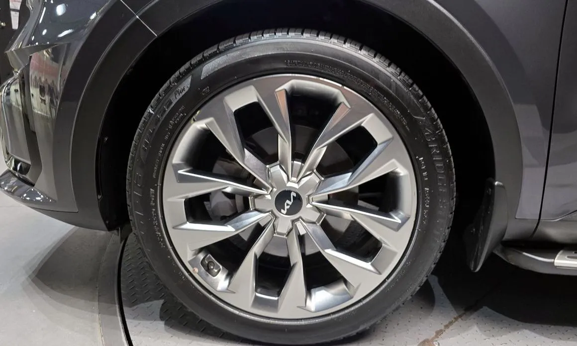 Kia Sorento — фото 6