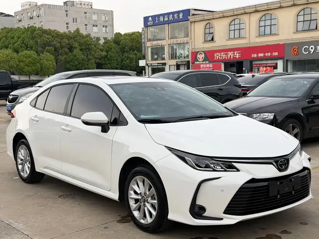 Toyota Corolla — фото 8