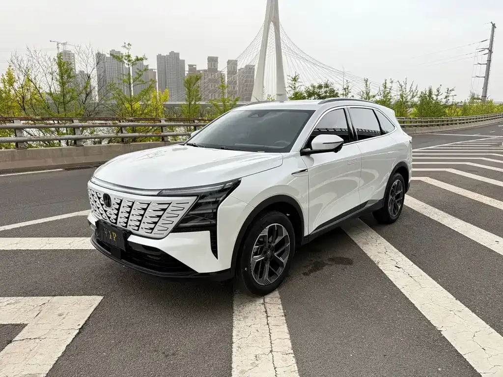 Changan CS75PLUS — фото 1