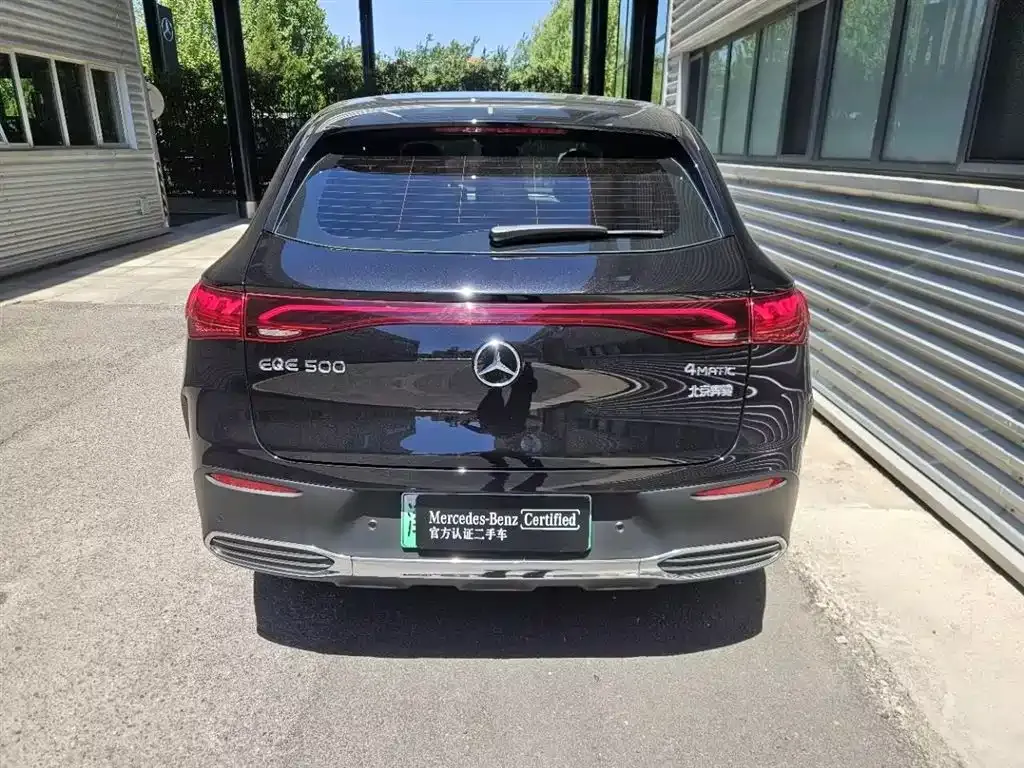 Mercedes-Benz EQE SUV — фото 7