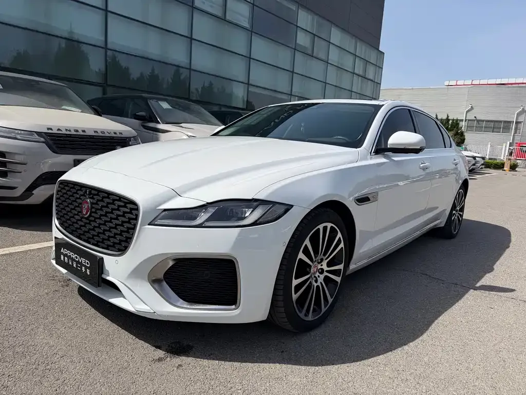 Jaguar XFL — фото 1