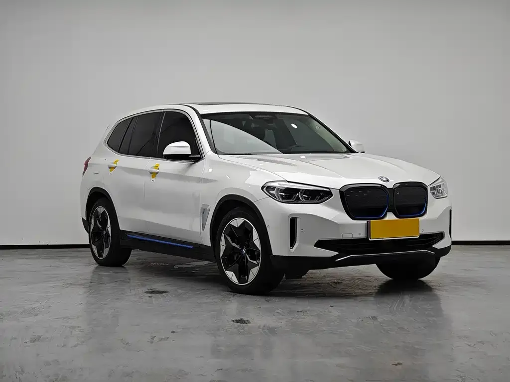 BMW iX3 — фото 9