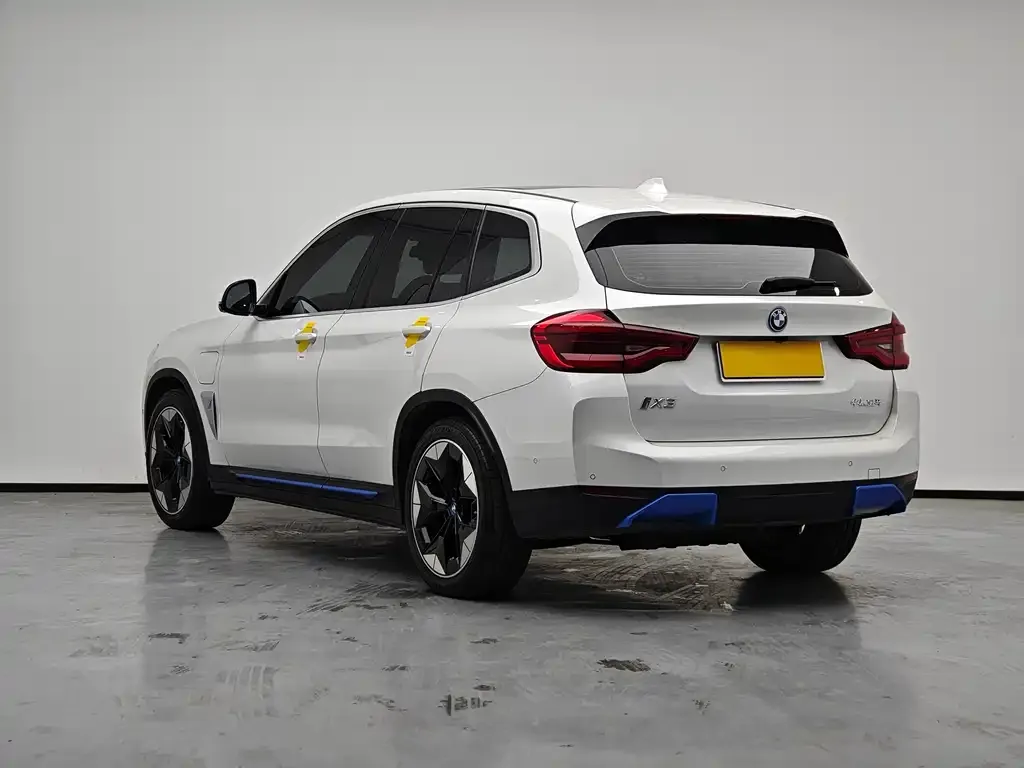 BMW iX3 — фото 6