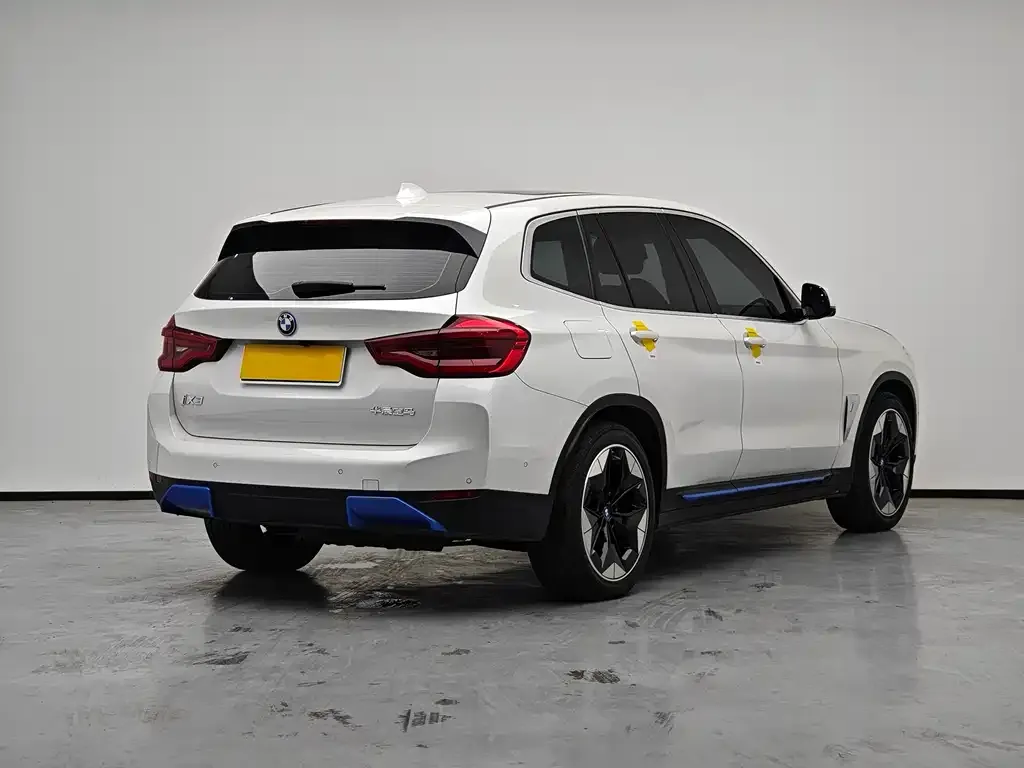 BMW iX3 — фото 3