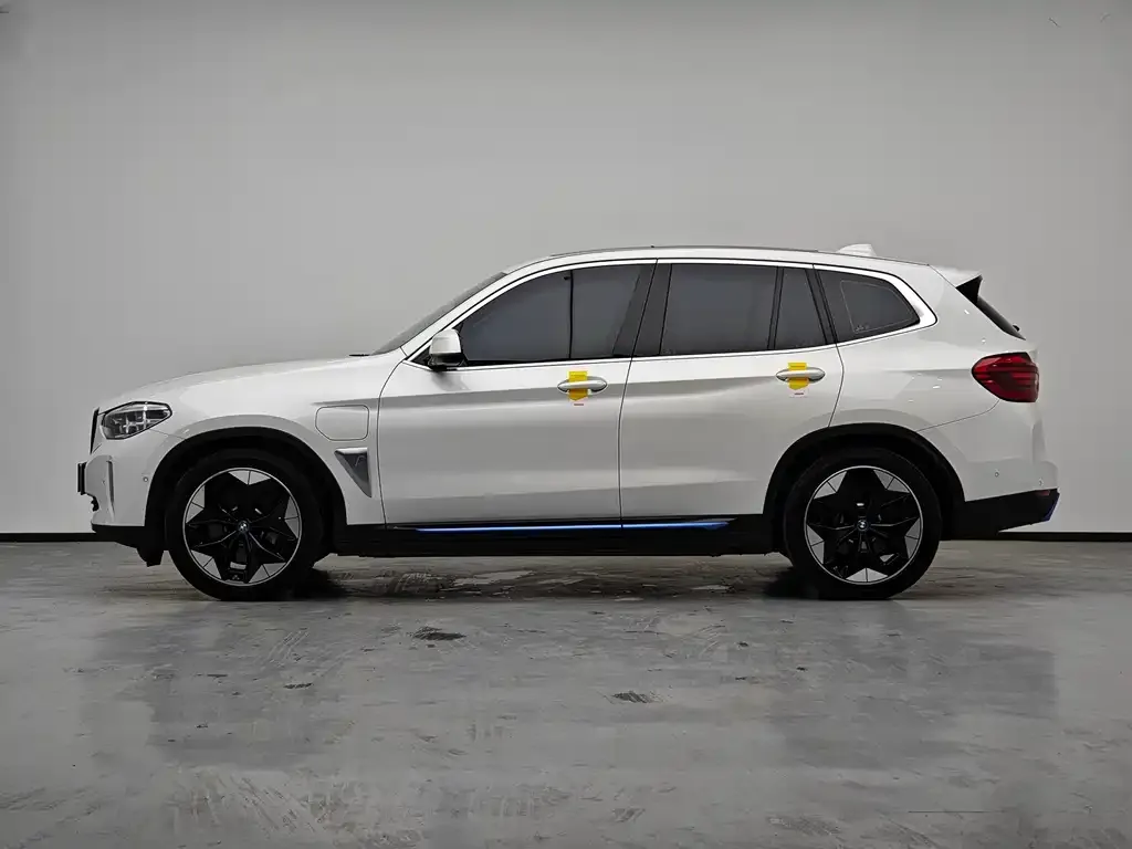 BMW iX3 — фото 2