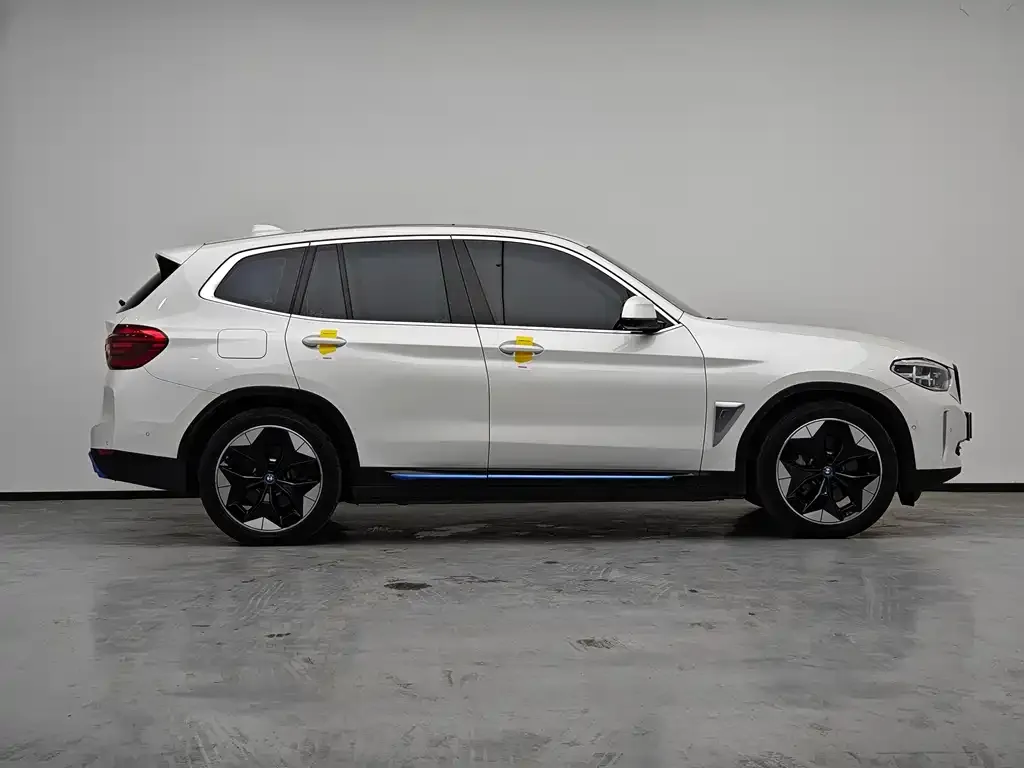 BMW iX3 — фото 7