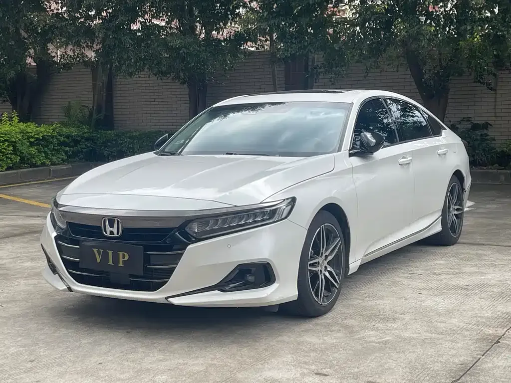 Honda Accord — фото 1