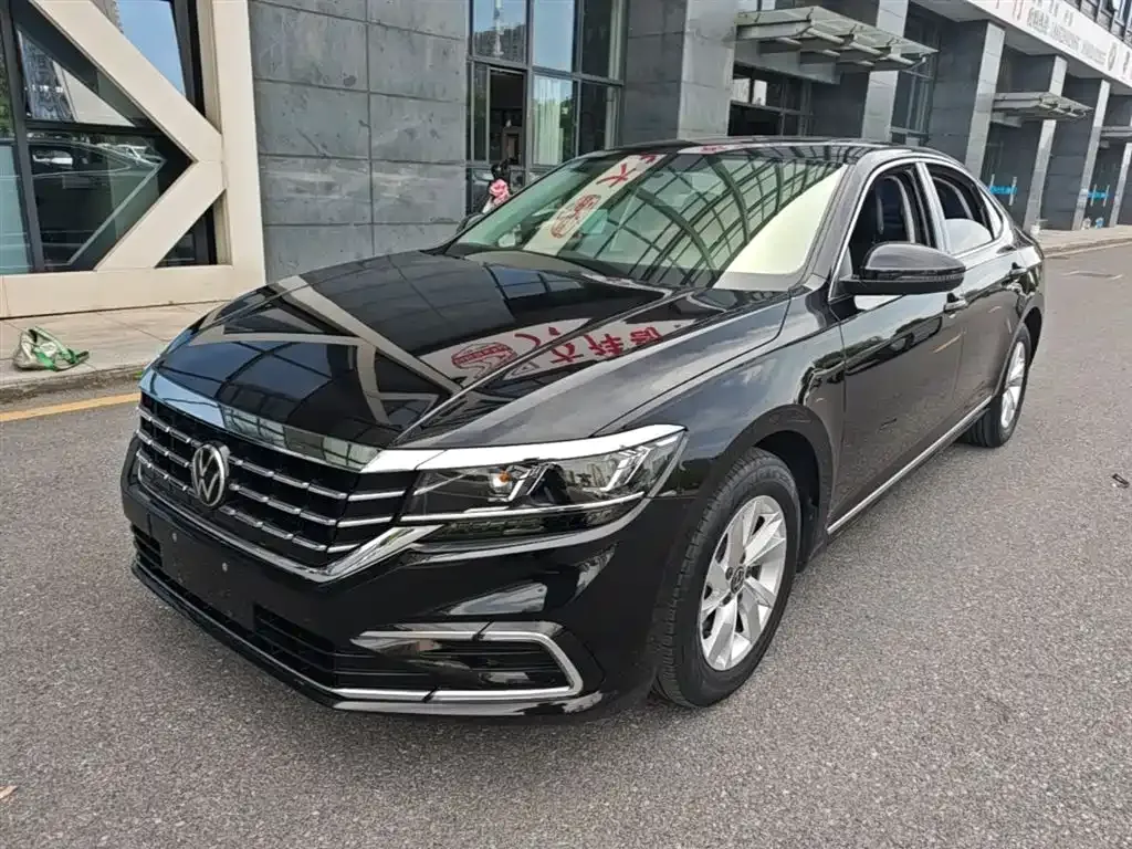 Volkswagen Passat — фото 1