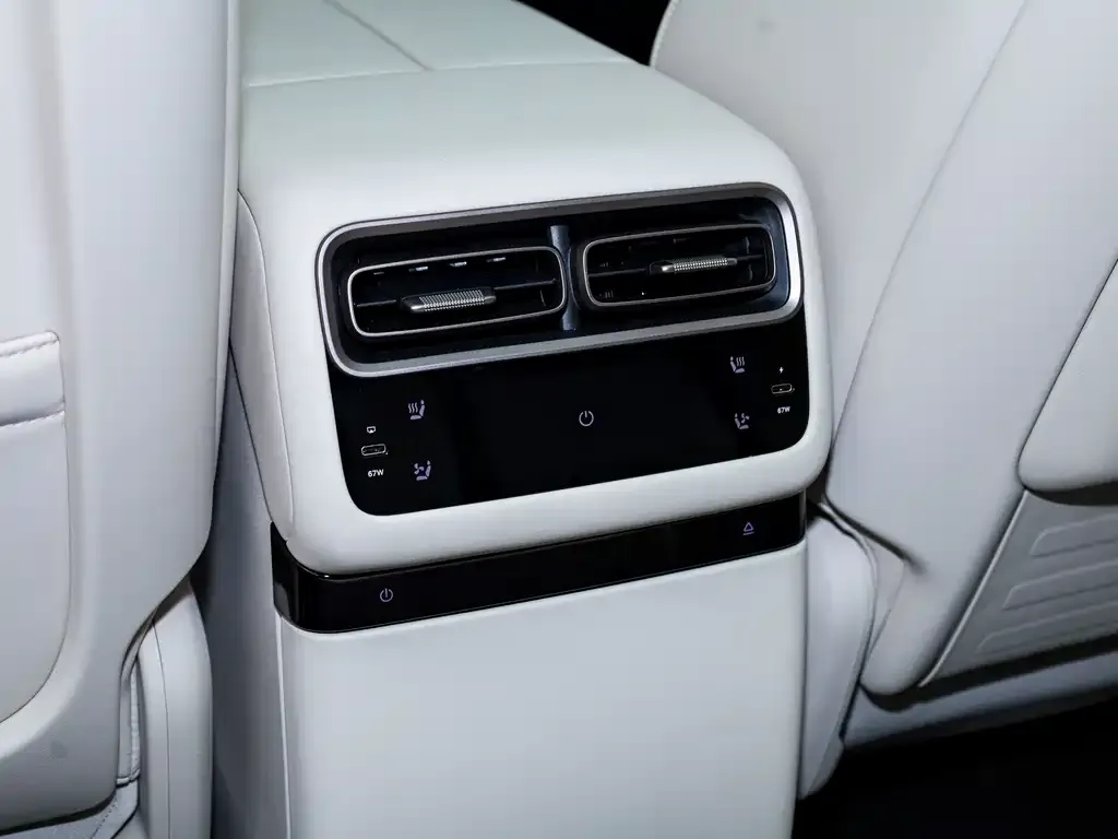 Li Auto i6 — фото 10