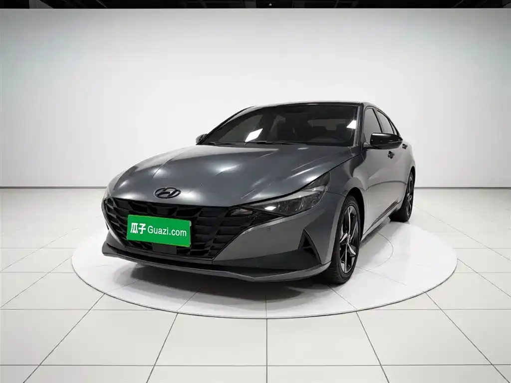 Hyundai Elantra — фото 1