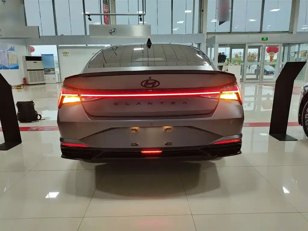 Hyundai Elantra — фото 10