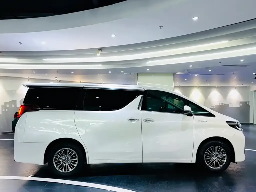 Toyota Alphard — фото 3