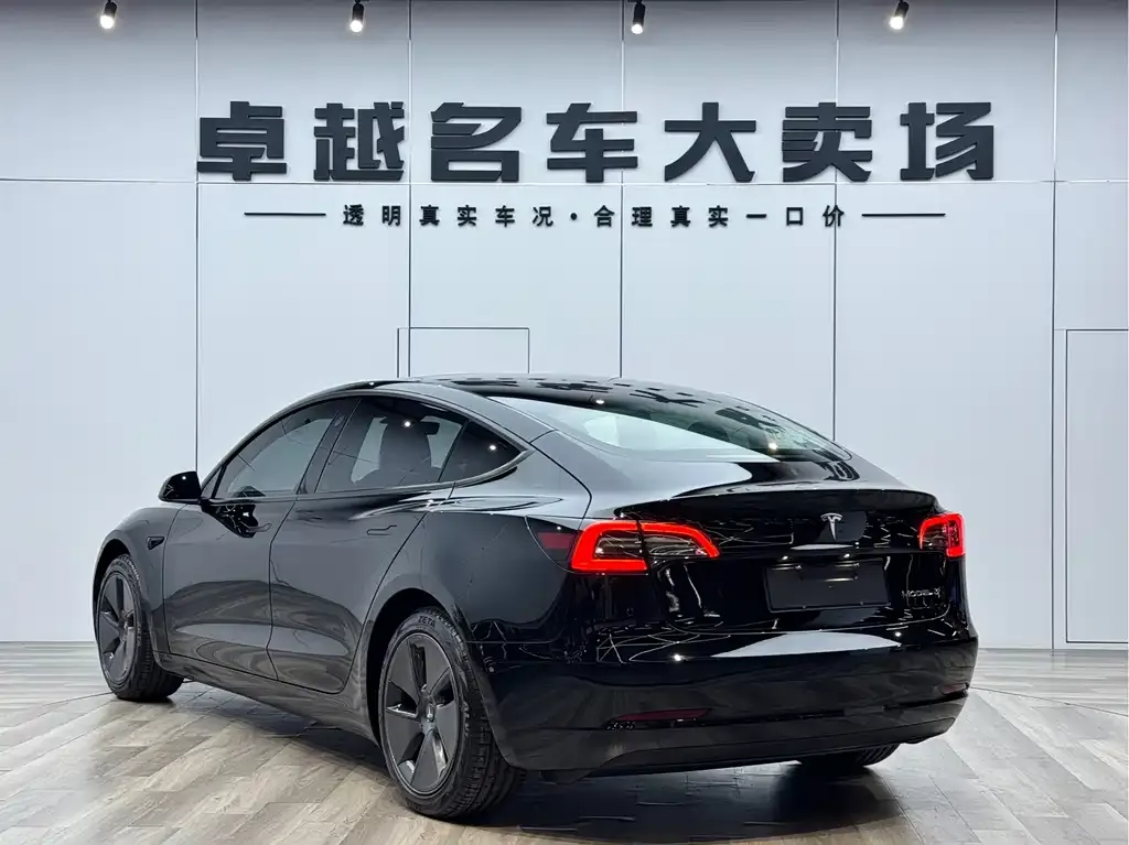 Tesla Model 3 — фото 3