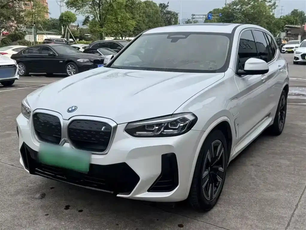 BMW iX3 — фото 10