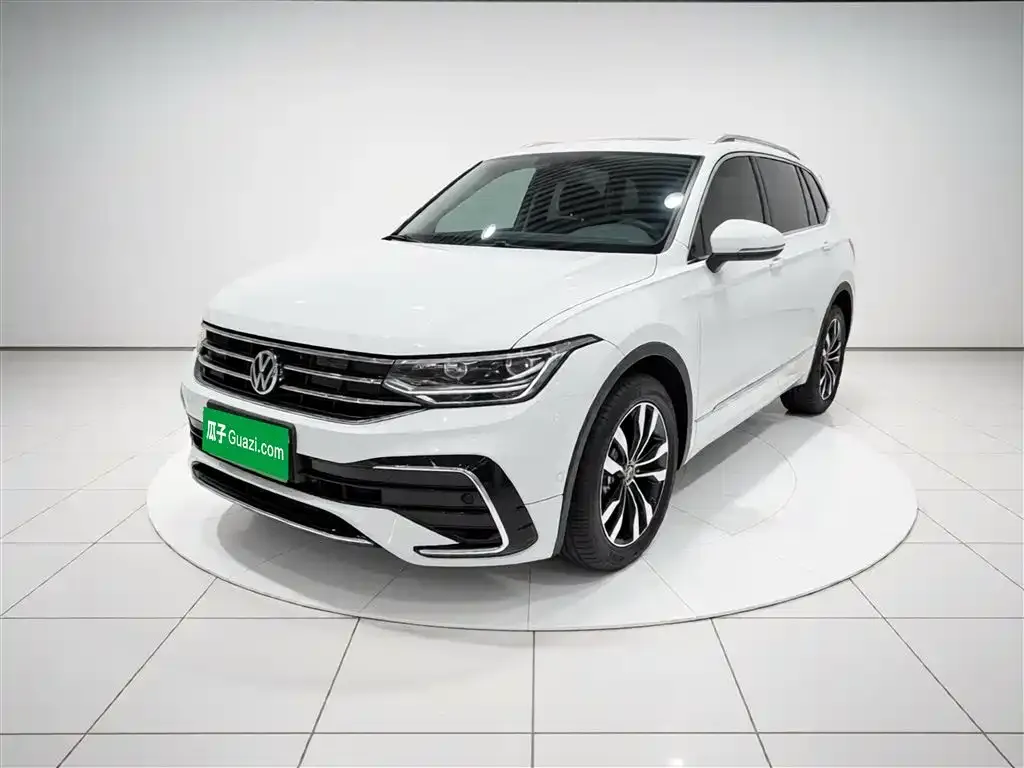Volkswagen Tiguan L — фото 1