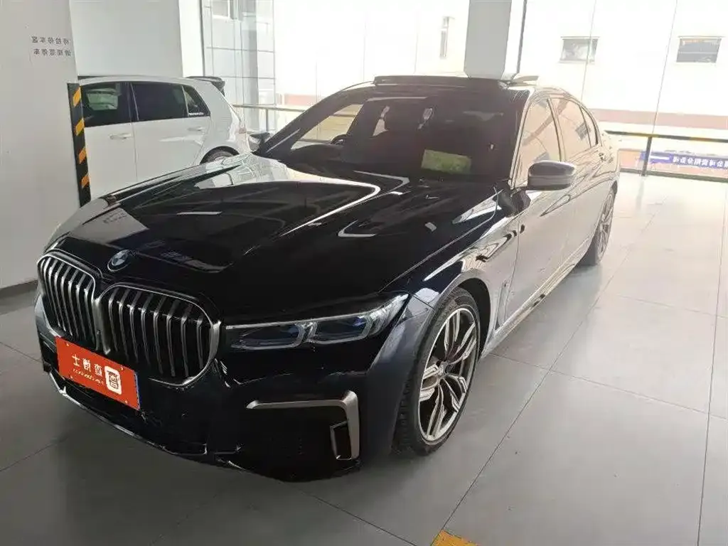 BMW 7 Series — фото 1