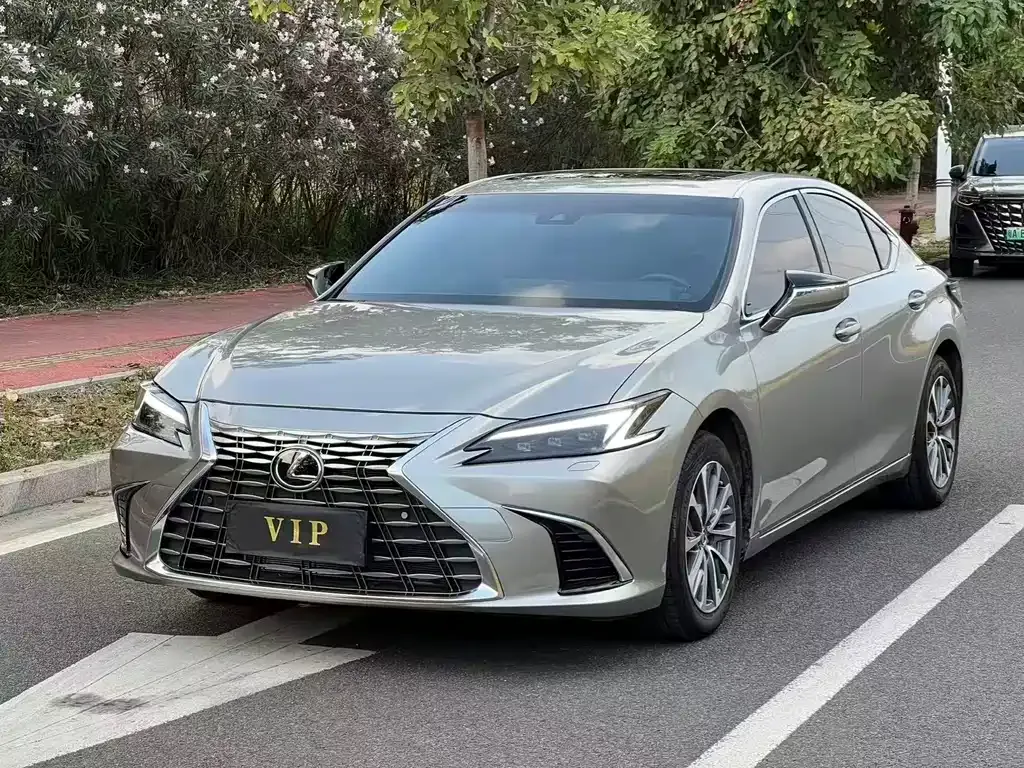 Lexus ES — фото 1