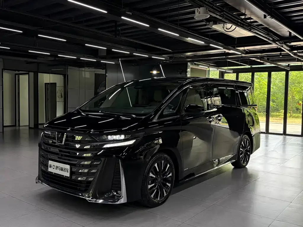 Toyota Vellfire — фото 1