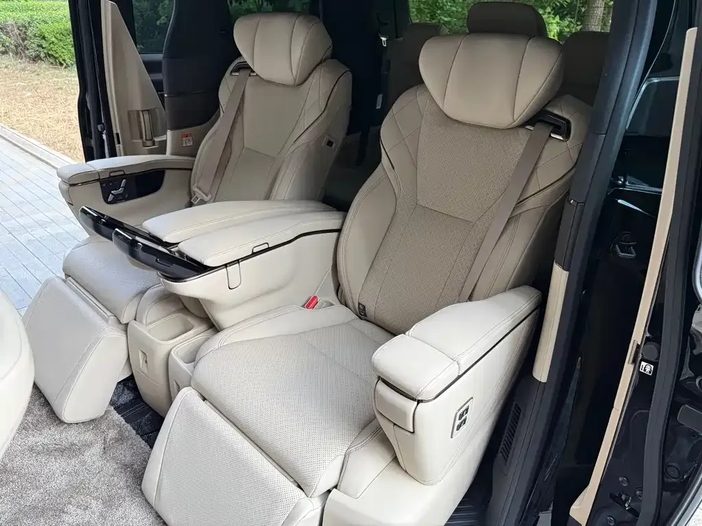 Toyota Vellfire — фото 8