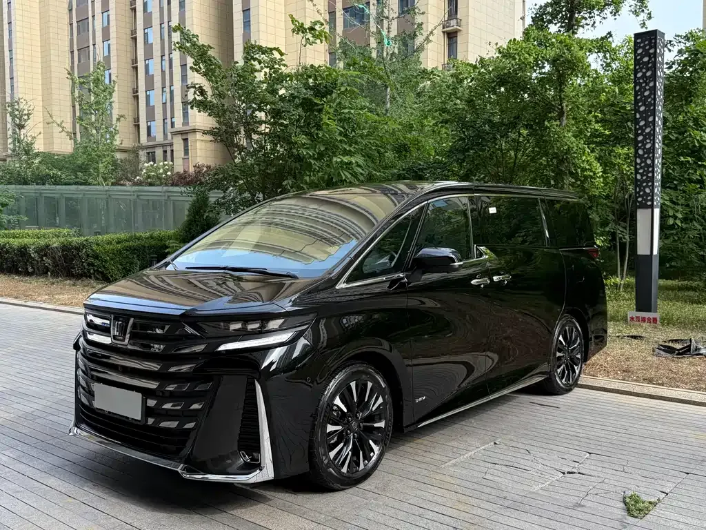 Toyota Vellfire — фото 3