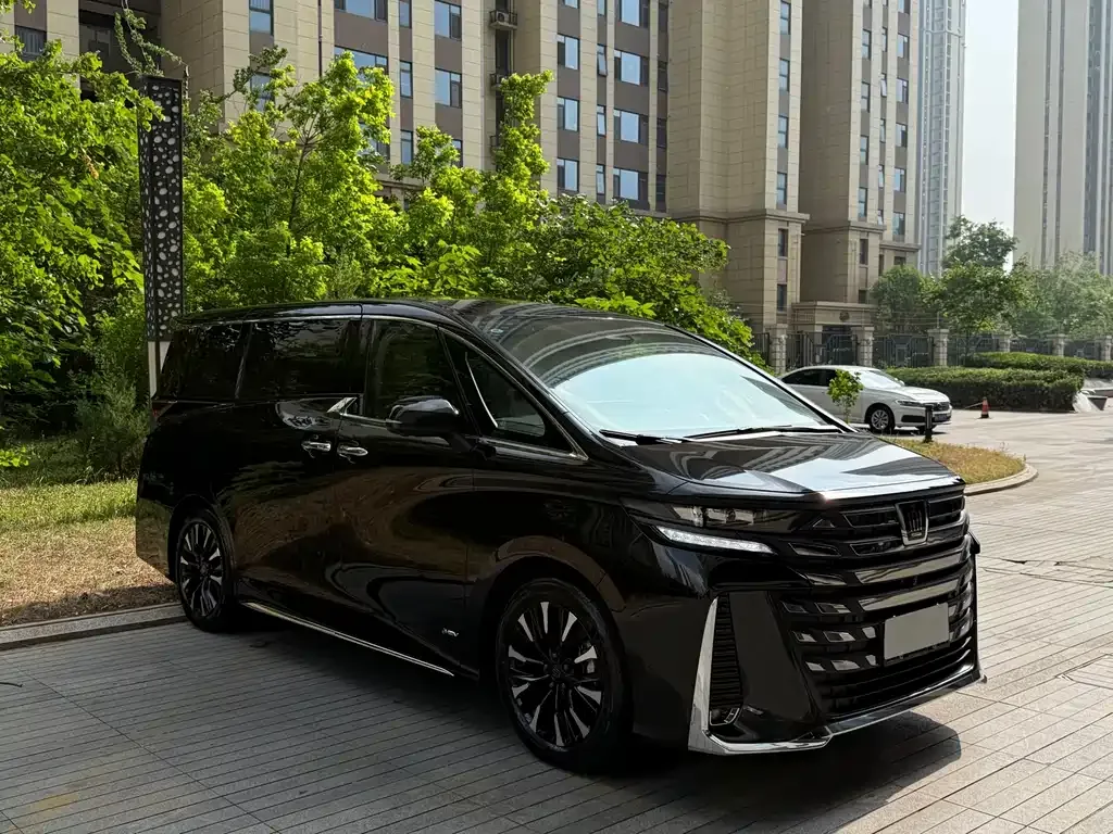 Toyota Vellfire — фото 2