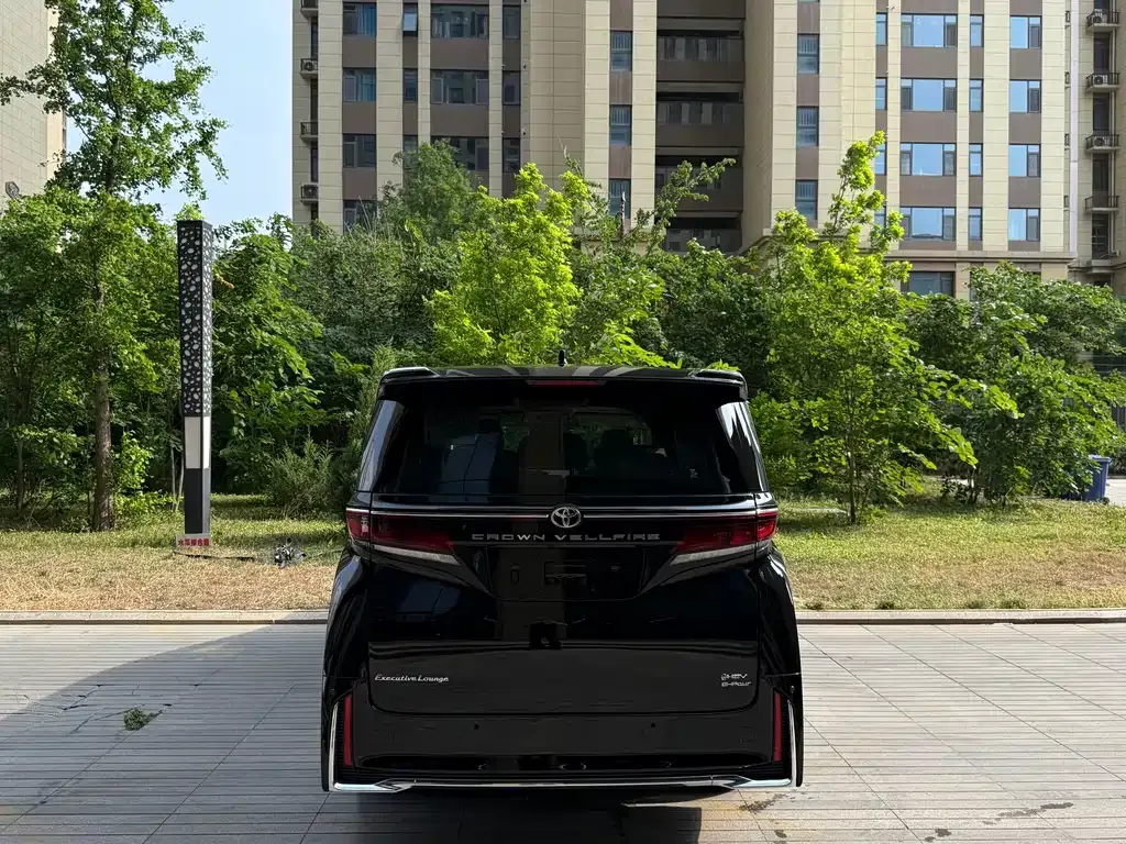 Toyota Vellfire — фото 10