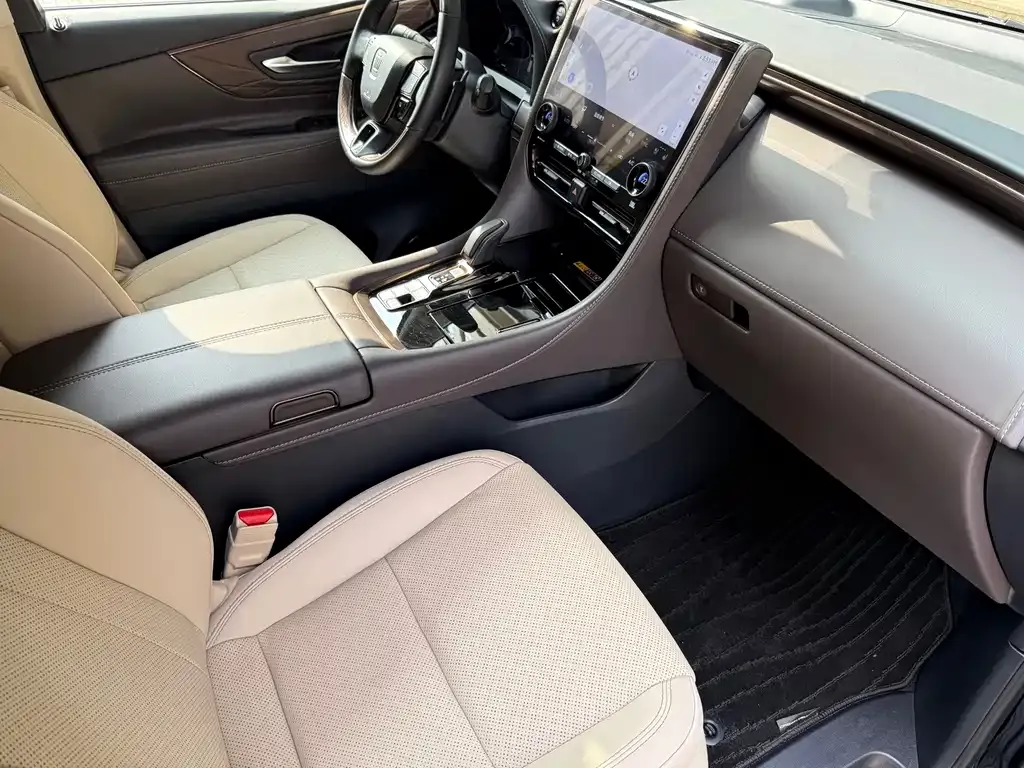 Toyota Vellfire — фото 7