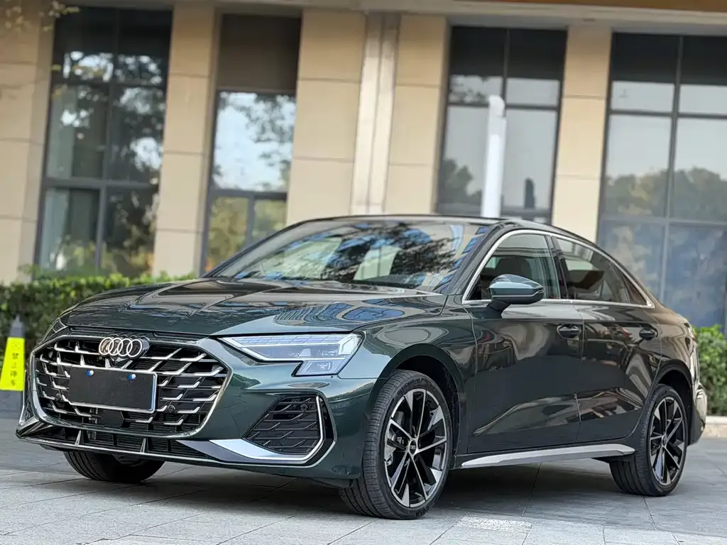 Audi A3 — фото 1