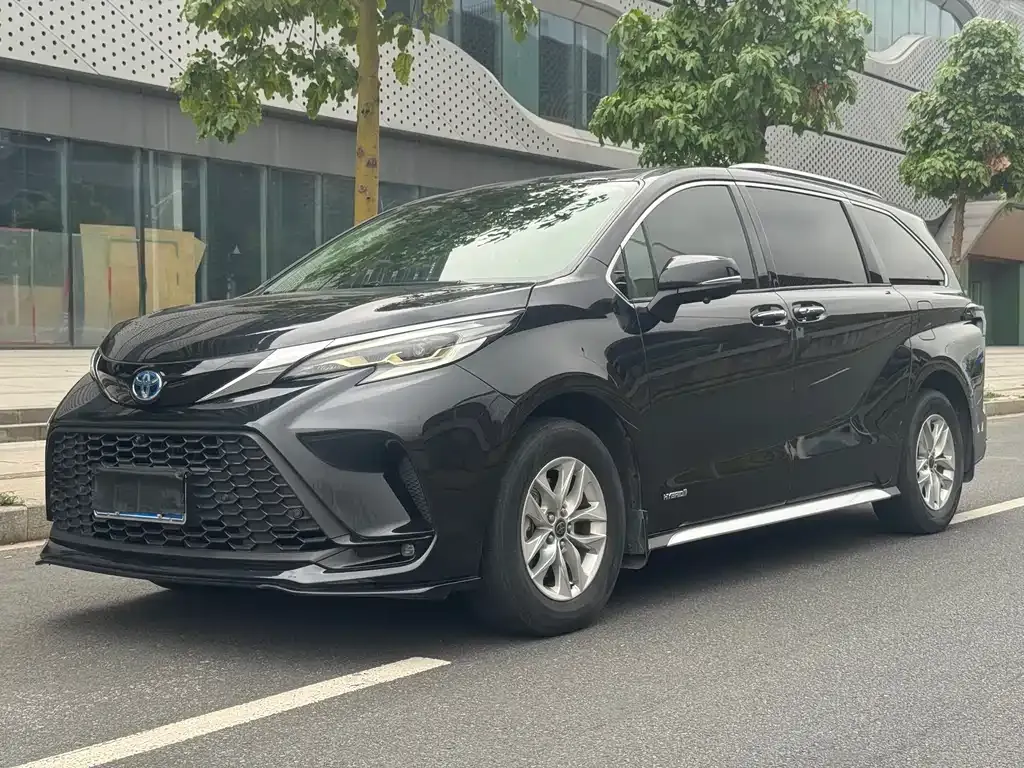 Toyota Granvia — фото 1