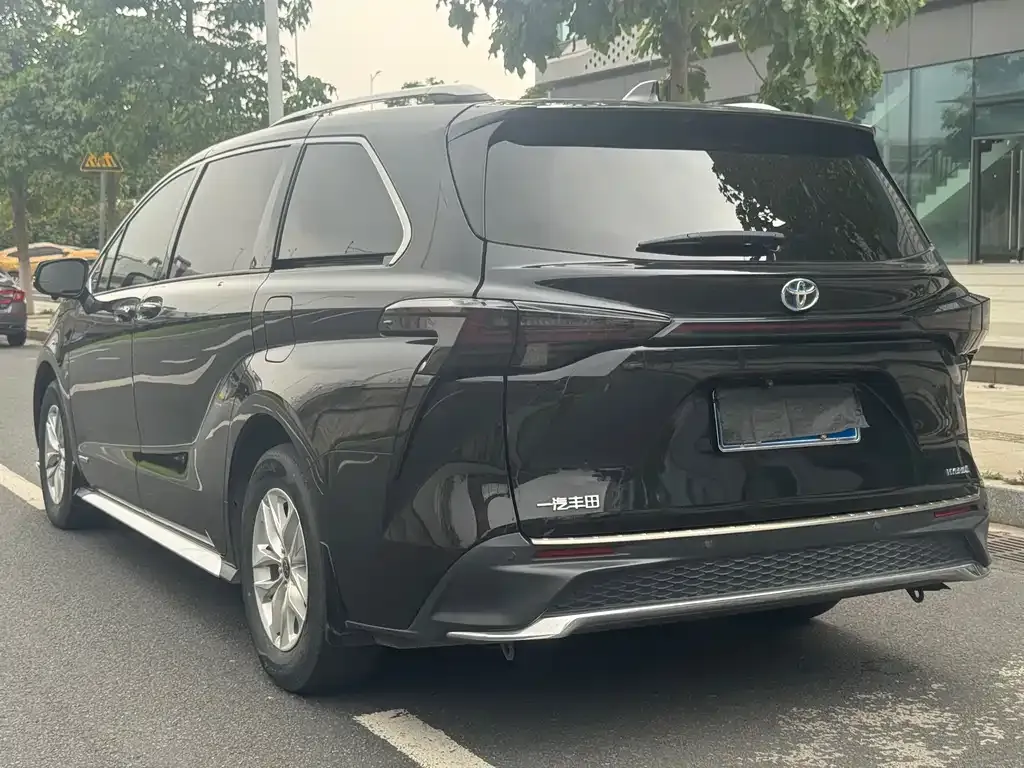 Toyota Granvia — фото 4
