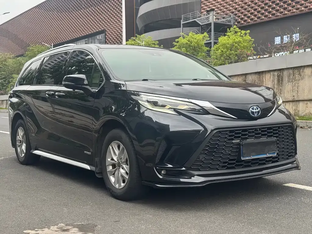 Toyota Granvia — фото 10