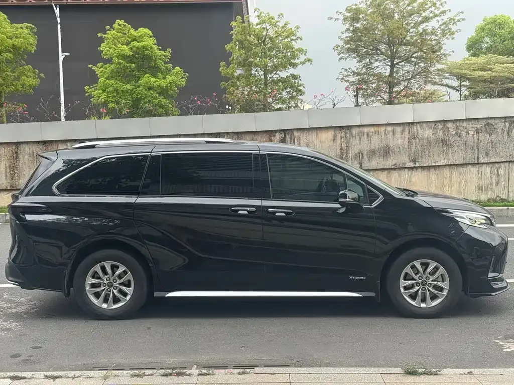 Toyota Granvia — фото 7