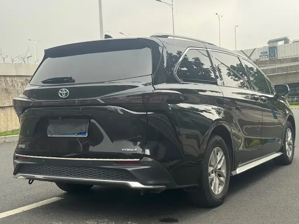 Toyota Granvia — фото 6