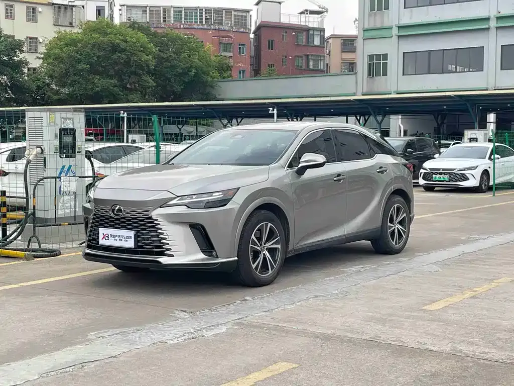 Lexus RX — фото 1